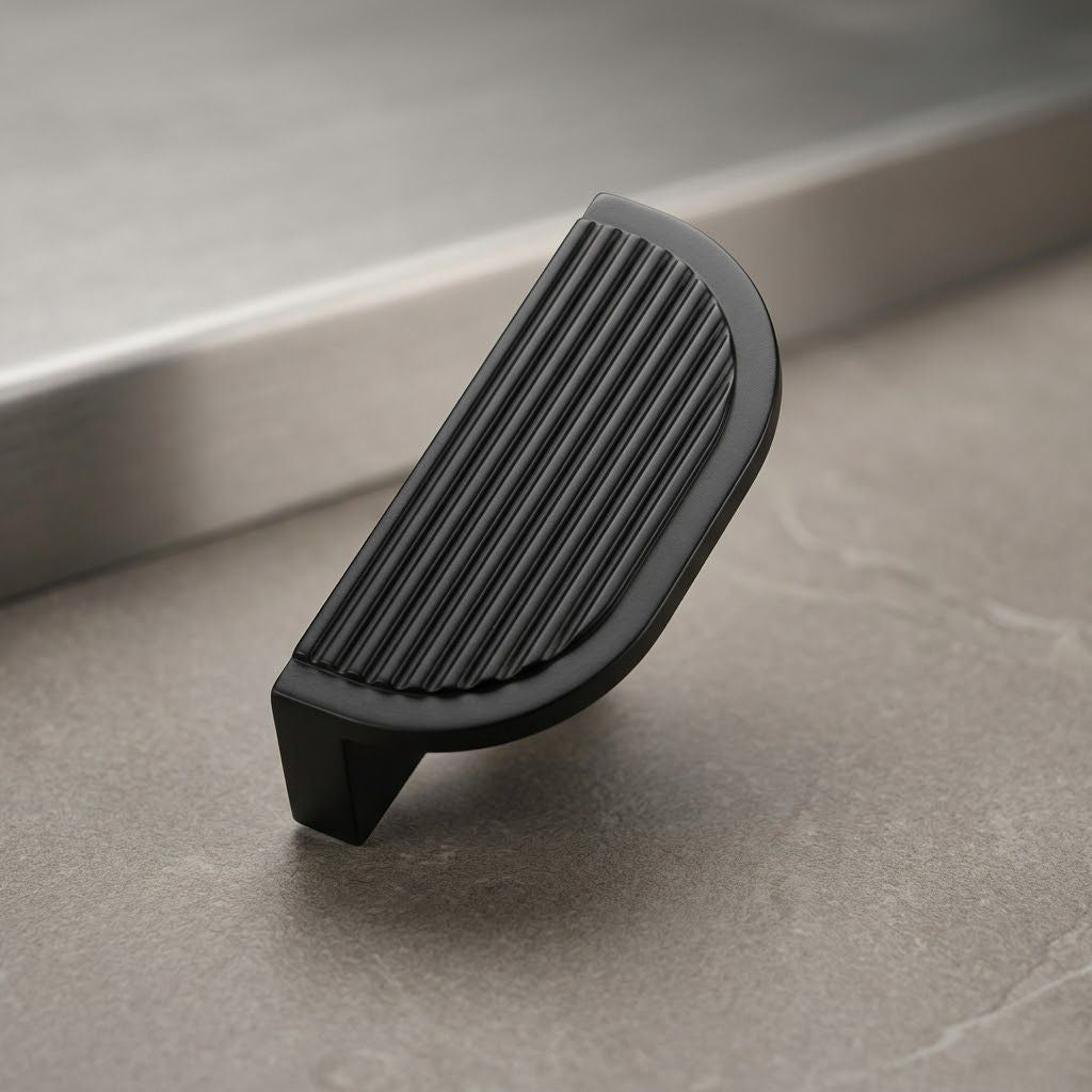 Premium Fluted Half-Moon Cabinet Pull – Deep Black (128mm)