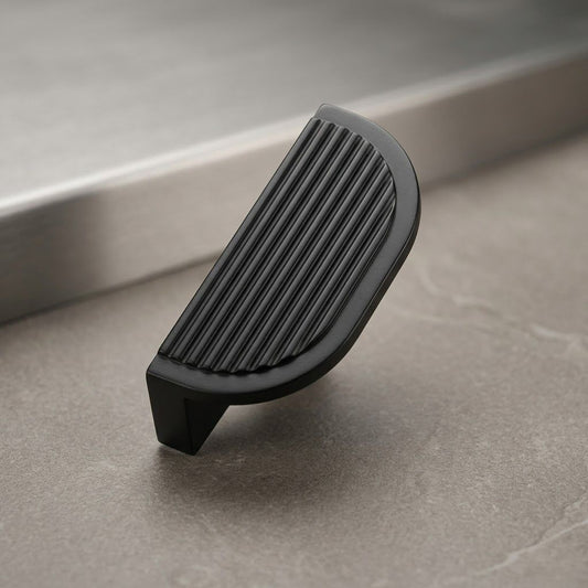 Premium Fluted Half-Moon Cabinet Pull – Deep Black (128mm)